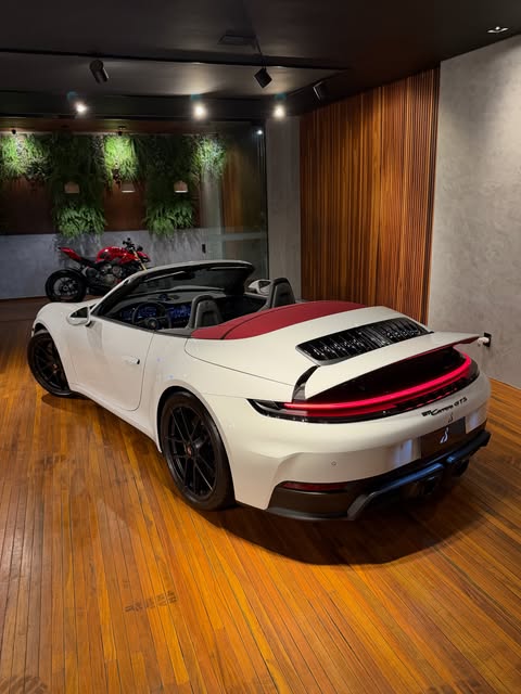 PORSCHE 911 GTS - Imagem 5