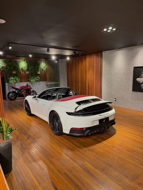 PORSCHE 911 GTS - Imagem 10