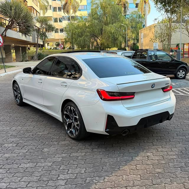 BMW 330E M SPORT - Imagem 3