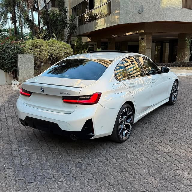 BMW 330E M SPORT - Imagem 4