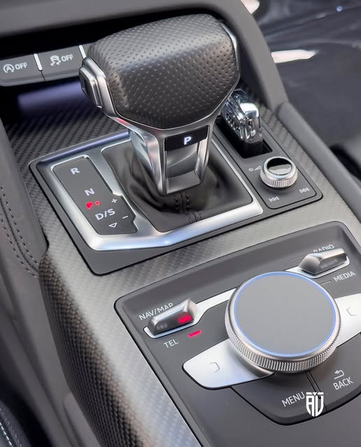 AUDI R8 PERFORMANCE V10 - Imagem 12