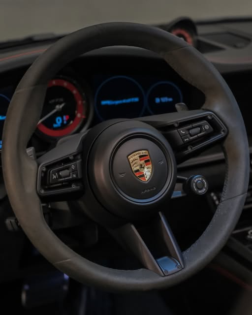 PORSCHE 911 TARGA 4 GTS - Imagem 3
