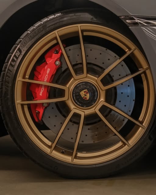 PORSCHE 911 TARGA 4 GTS - Imagem 8