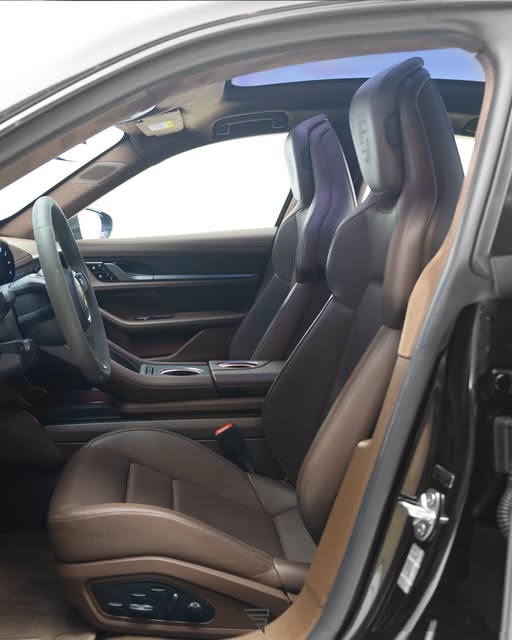 PORSCHE TAYCAN TURBO S - Imagem 4