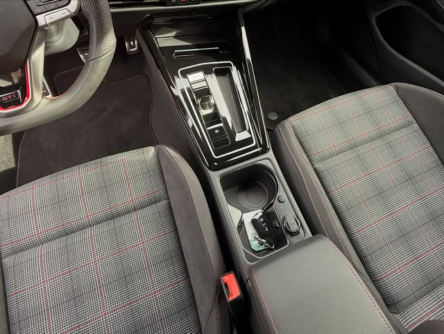 VOLKSWAGEN GOLF GTI - Imagem 11