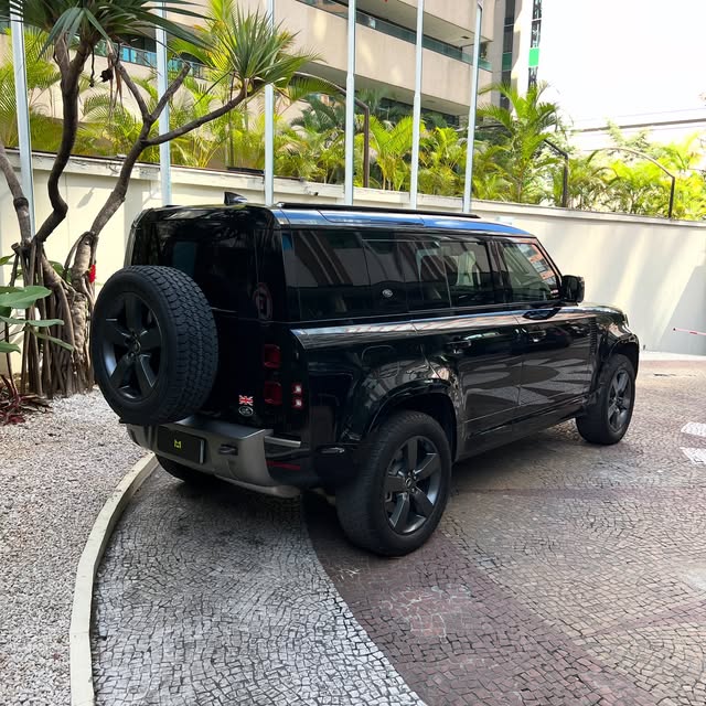 LAND ROVER DEFENDER 110 X-DYNAMIC S D300 MHEV - Imagem 5