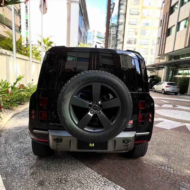 LAND ROVER DEFENDER 110 X-DYNAMIC S D300 MHEV - Imagem 9