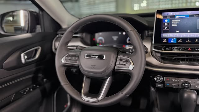 JEEP COMPASS LONGITUDE T270 - Imagem 8