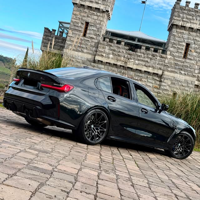 BMW M3 COMPETITION - Imagem 11