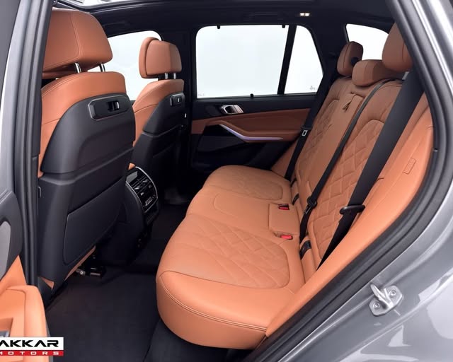 BMW X5 XDRIVE50E M SPORT - Imagem 7