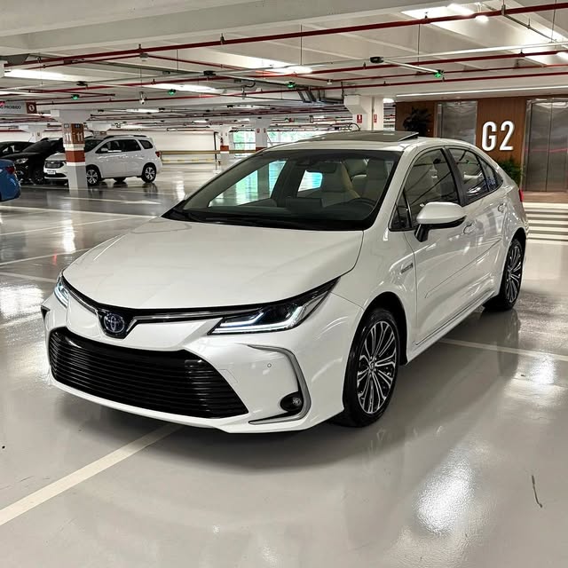TOYOTA COROLLA ALTIS PREMIUM HYBRID - Imagem 2