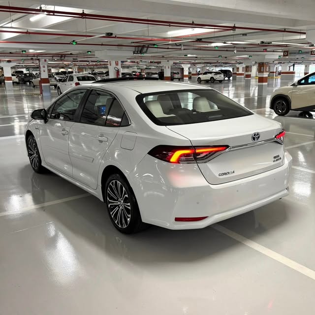 TOYOTA COROLLA ALTIS PREMIUM HYBRID - Imagem 3