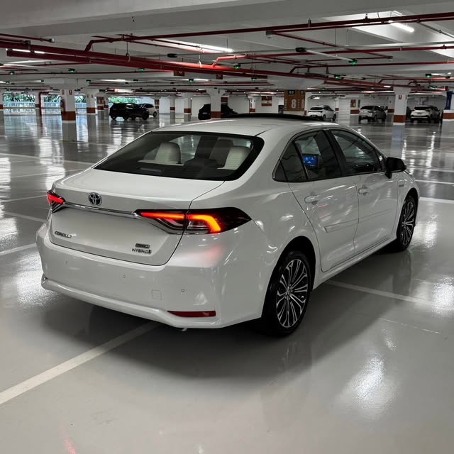TOYOTA COROLLA ALTIS PREMIUM HYBRID - Imagem 4