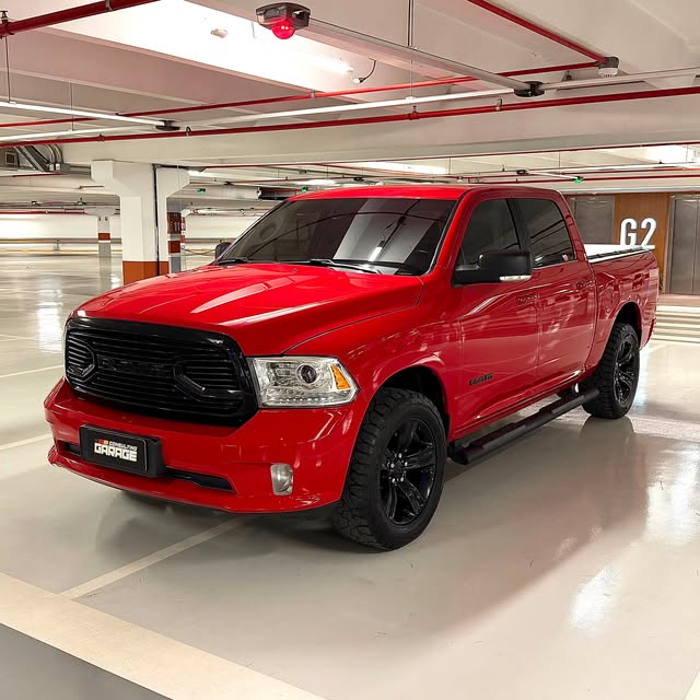 RAM CLASSIC LARAMIE NIGHT EDITION - Imagem 2