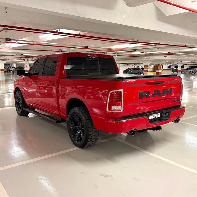 RAM CLASSIC LARAMIE NIGHT EDITION - Imagem 3