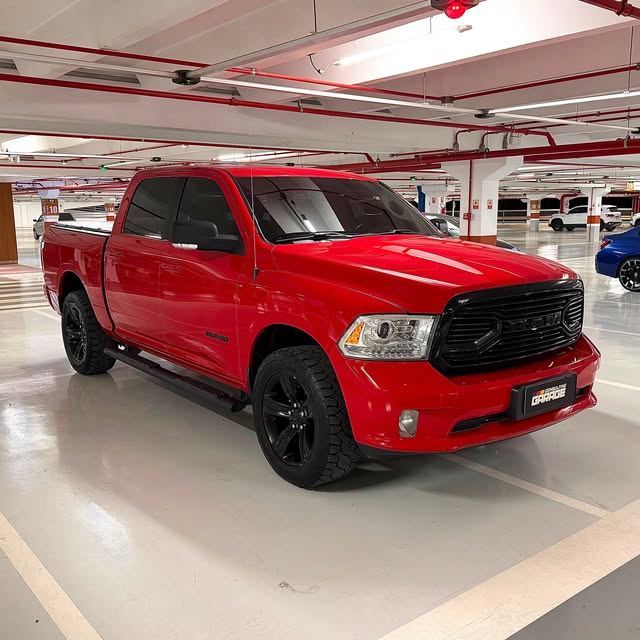 RAM CLASSIC LARAMIE NIGHT EDITION - Imagem 5