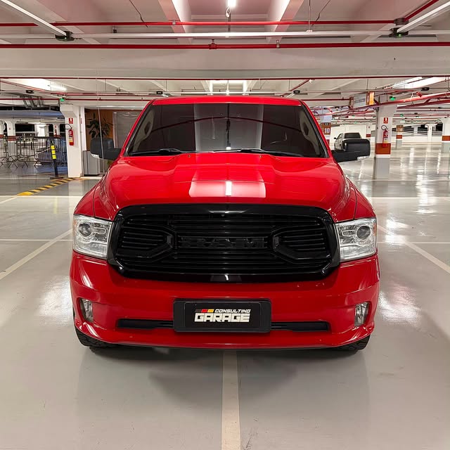 RAM CLASSIC LARAMIE NIGHT EDITION - Imagem 6