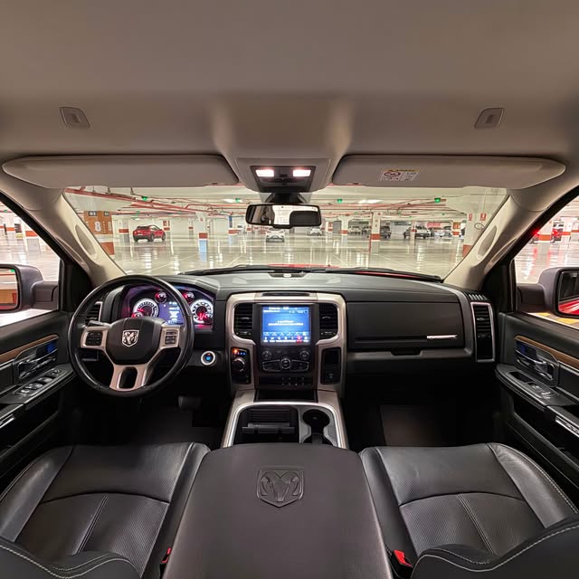 RAM CLASSIC LARAMIE NIGHT EDITION - Imagem 7