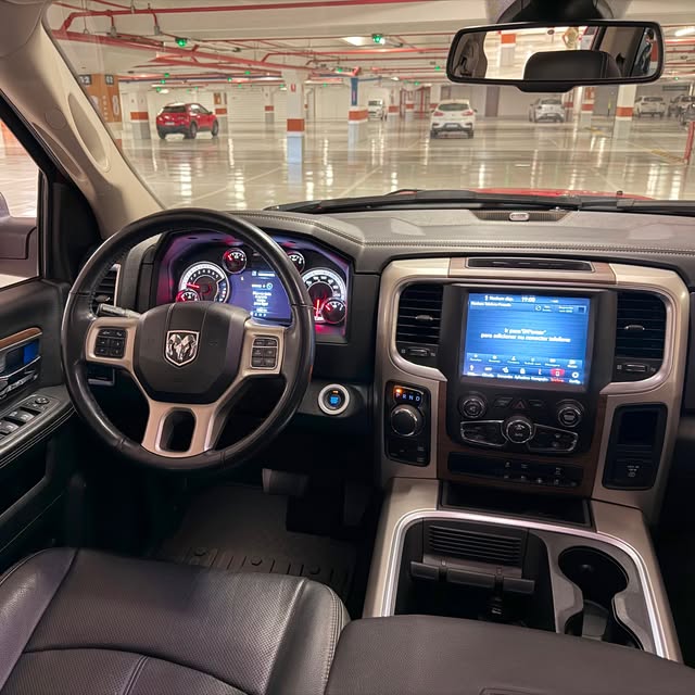 RAM CLASSIC LARAMIE NIGHT EDITION - Imagem 8