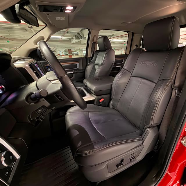 RAM CLASSIC LARAMIE NIGHT EDITION - Imagem 9
