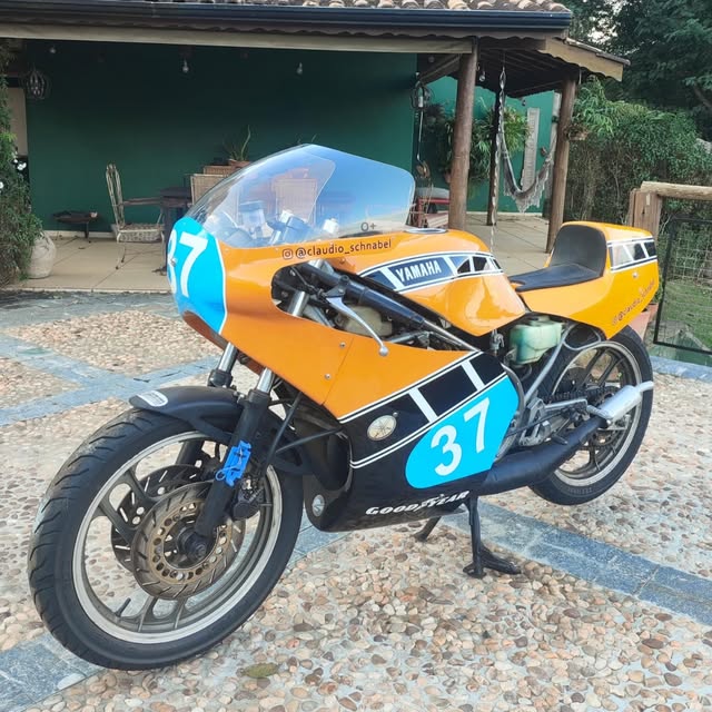 YAMAHA RD 350 - Imagem 1
