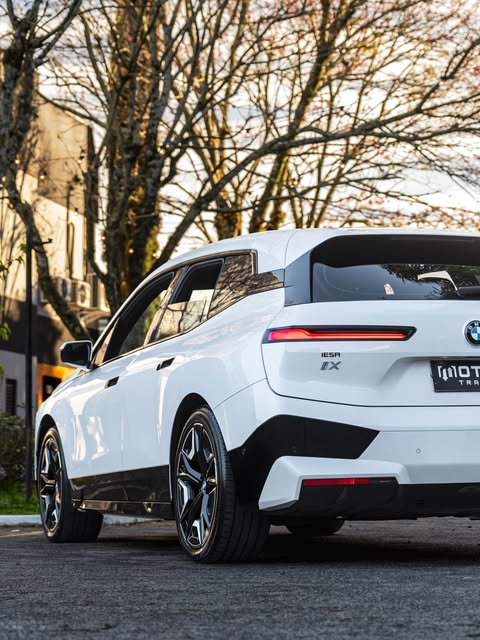 BMW IX XDRIVE50 - Imagem 12