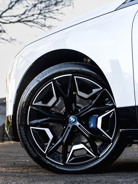 BMW IX XDRIVE50 - Imagem 13