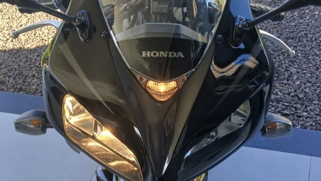 HONDA CBR 1000 RR - Imagem 11