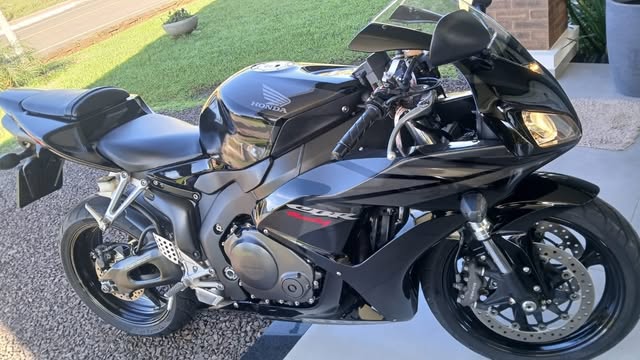 HONDA CBR 1000 RR - Imagem 3