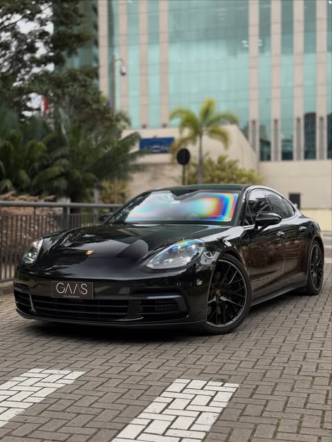 PORSCHE PANAMERA 4 E-HYBRID - Imagem 1