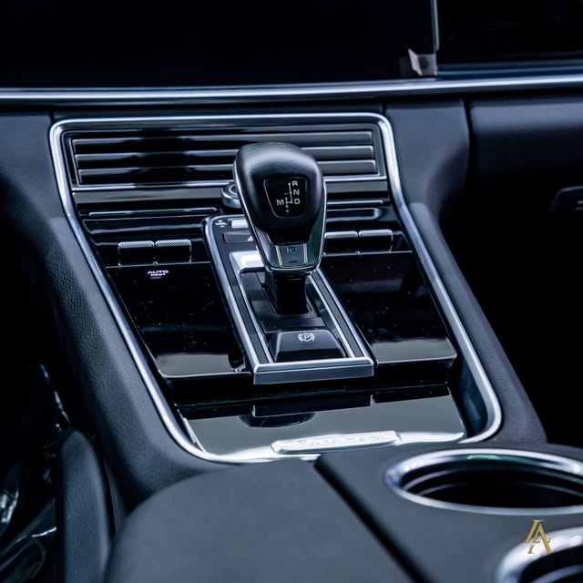 PORSCHE PANAMERA 4 SPORT TURISMO E-HYBRID - Imagem 11