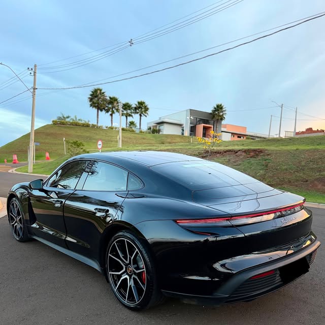 PORSCHE TAYCAN 4S - Imagem 2