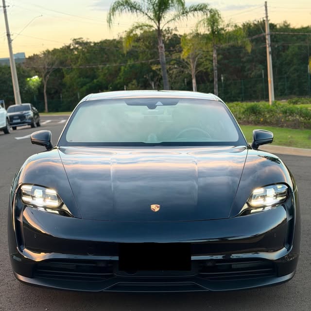 PORSCHE TAYCAN 4S - Imagem 12