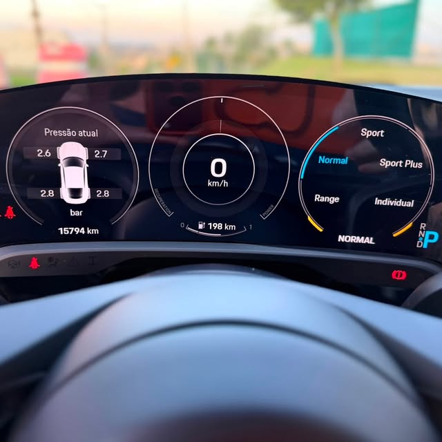 PORSCHE TAYCAN 4S - Imagem 13