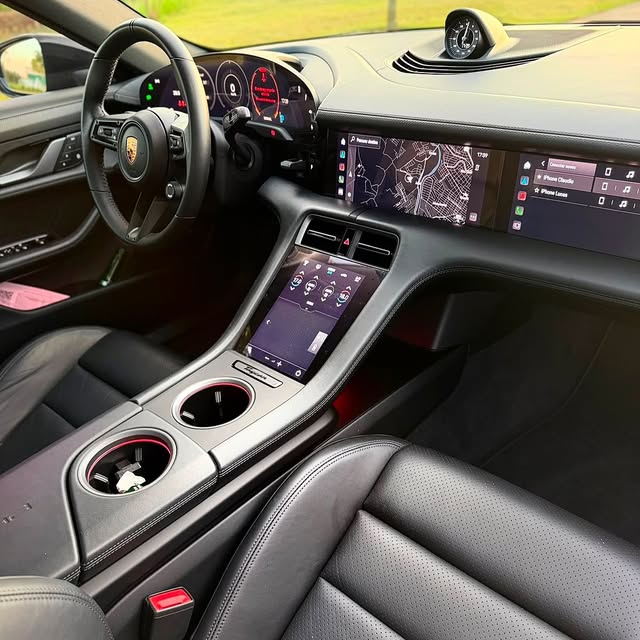 PORSCHE TAYCAN 4S - Imagem 3
