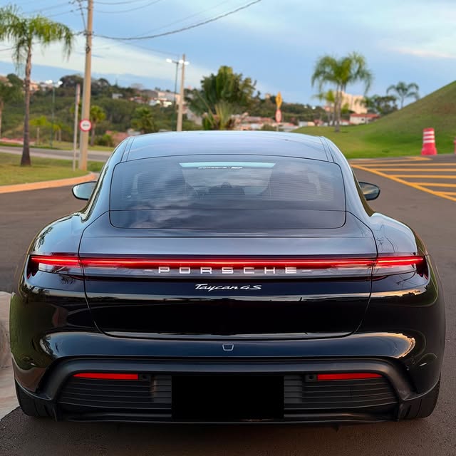 PORSCHE TAYCAN 4S - Imagem 6