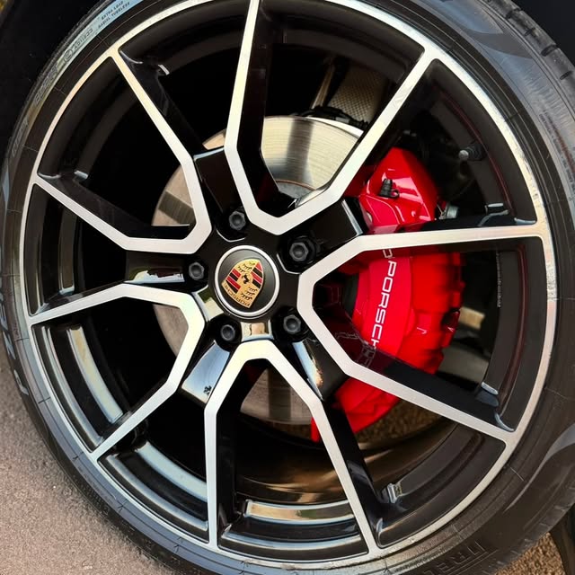PORSCHE TAYCAN 4S - Imagem 7