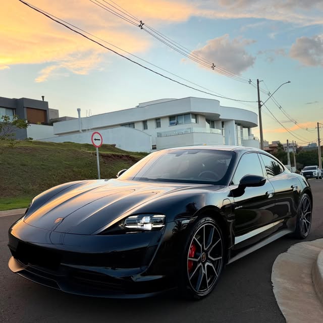 PORSCHE TAYCAN 4S - Imagem 10