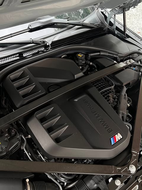 BMW M3 COMPETITION - Imagem 18