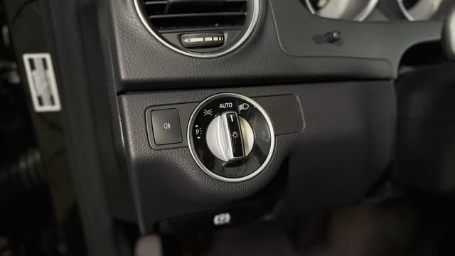 MERCEDES-BENZ C200 - Imagem 11