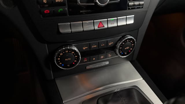 MERCEDES-BENZ C200 - Imagem 12