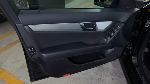 MERCEDES-BENZ C200 - Imagem 17