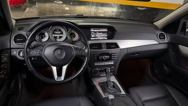 MERCEDES-BENZ C200 - Imagem 8