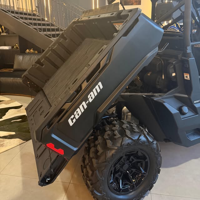 CAN-AM DEFENDER - Imagem 3
