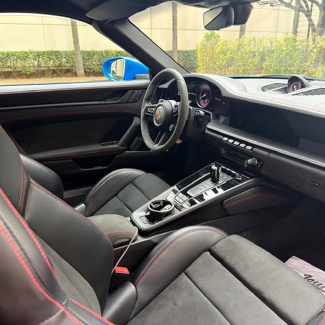 PORSCHE 911 CARRERA 4 GTS - Imagem 10