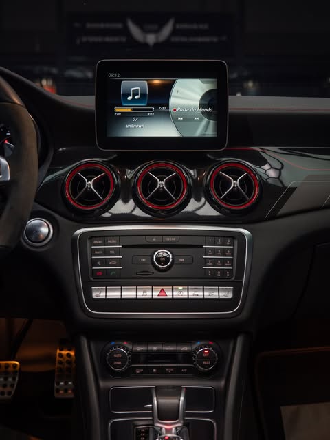 MERCEDES-BENZ CLA 45 AMG - Imagem 4