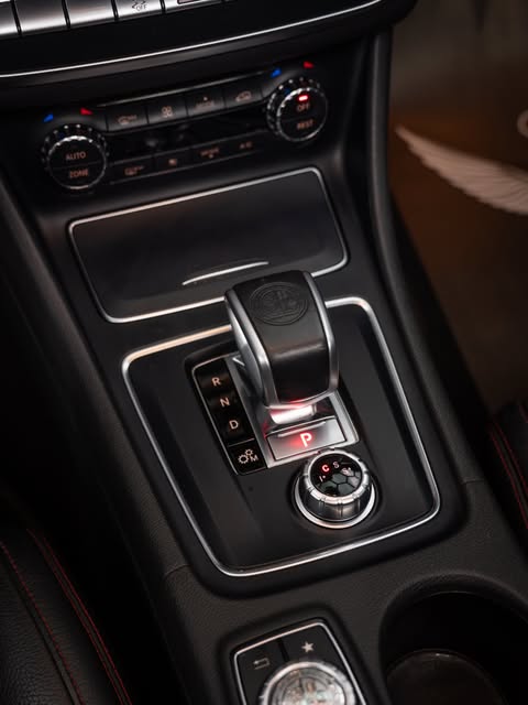 MERCEDES-BENZ CLA 45 AMG - Imagem 6