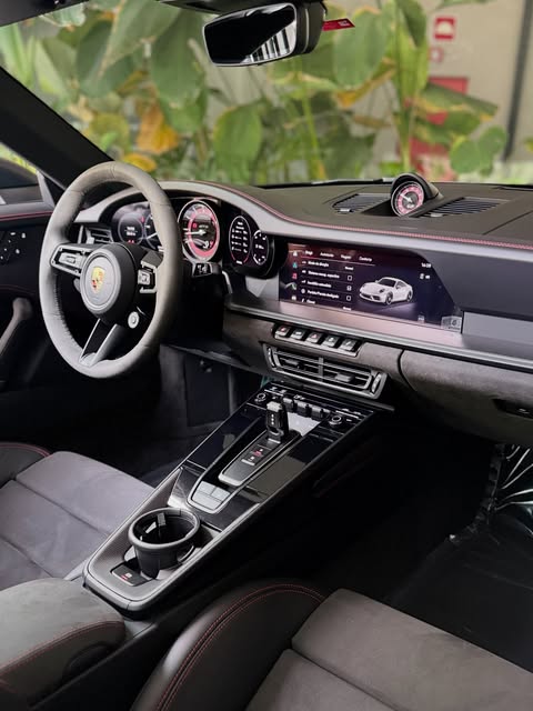 PORSCHE 911 CARRERA GTS - Imagem 2
