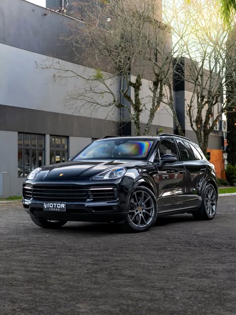 PORSCHE CAYENNE E-HYBRID - Imagem 1