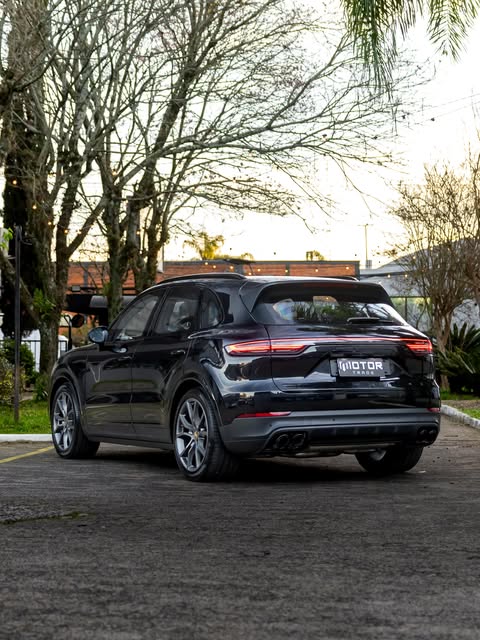 PORSCHE CAYENNE E-HYBRID - Imagem 4